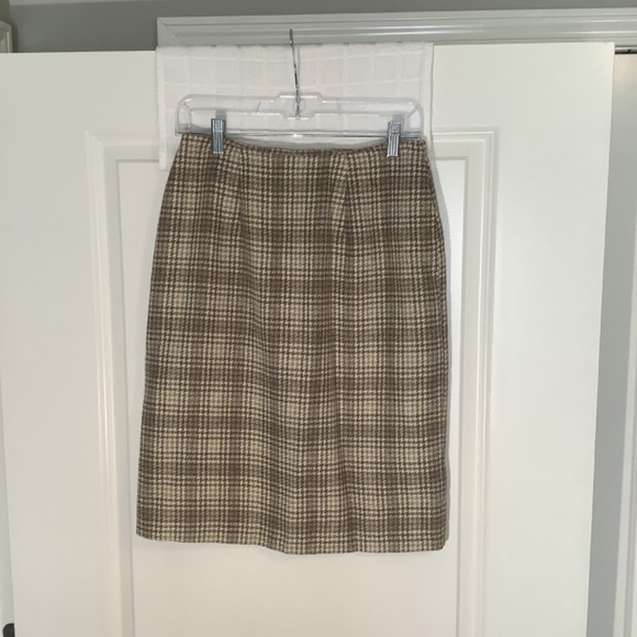 Maren Ladies 2 Piece Skirt Suit Cream/ Tan Blazer Size Small/ Skirt Size 8 - Picture 4 of 7